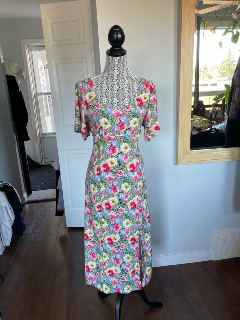 NWT Vero Moda Summer Floral Midi Dress With Slit and Flutter Sleeves. Medium. - Picture 3 of 11